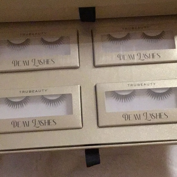 🎁 Idea 12 False Lashes Sets + Curler Scissors,Comb,Twizzers in Drawer Chest Set - Picture 3 of 6